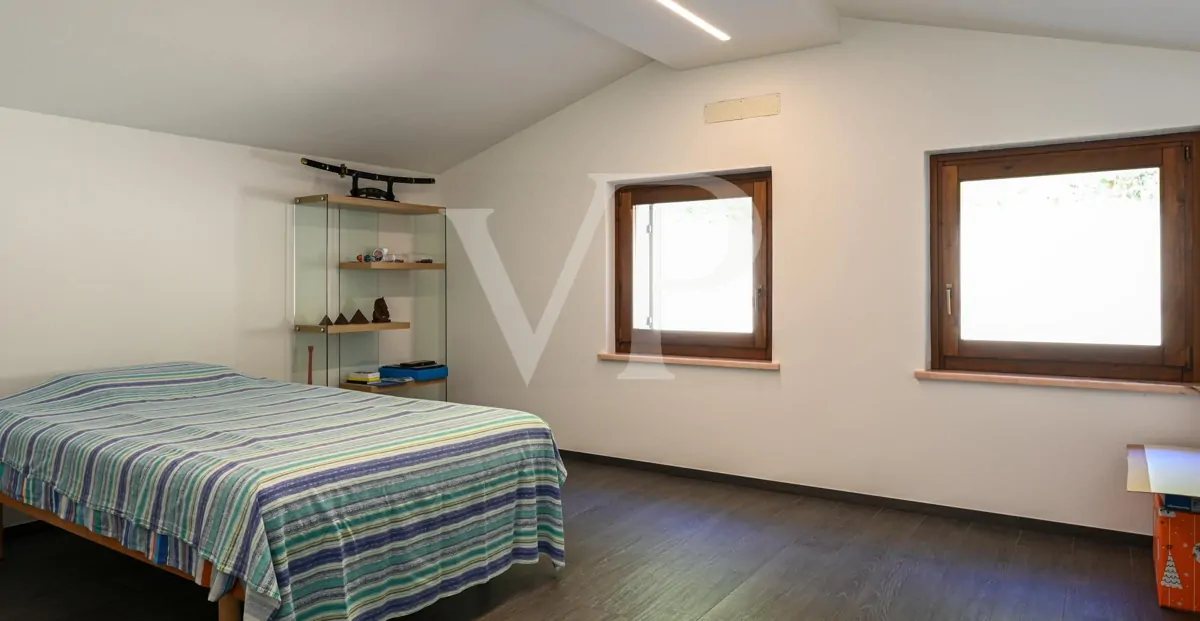 Exclusiva villa panorámica con 16 hectáreas de terreno en ladera