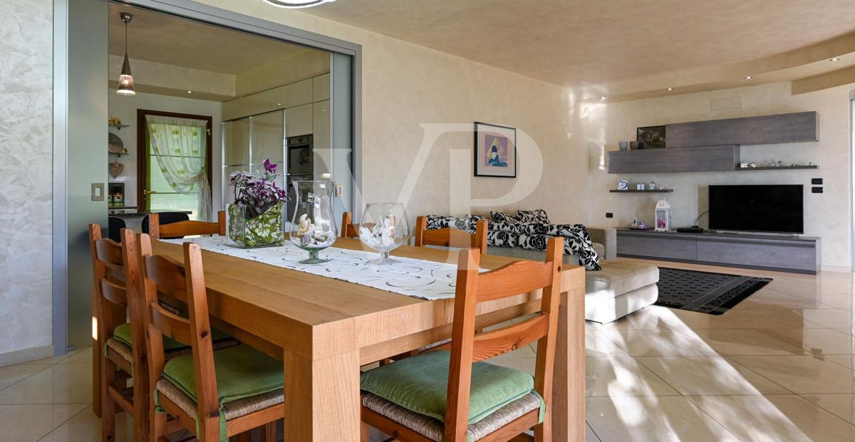 Villa panoramique exclusive avec 16 hectares de terrain à flanc de colline