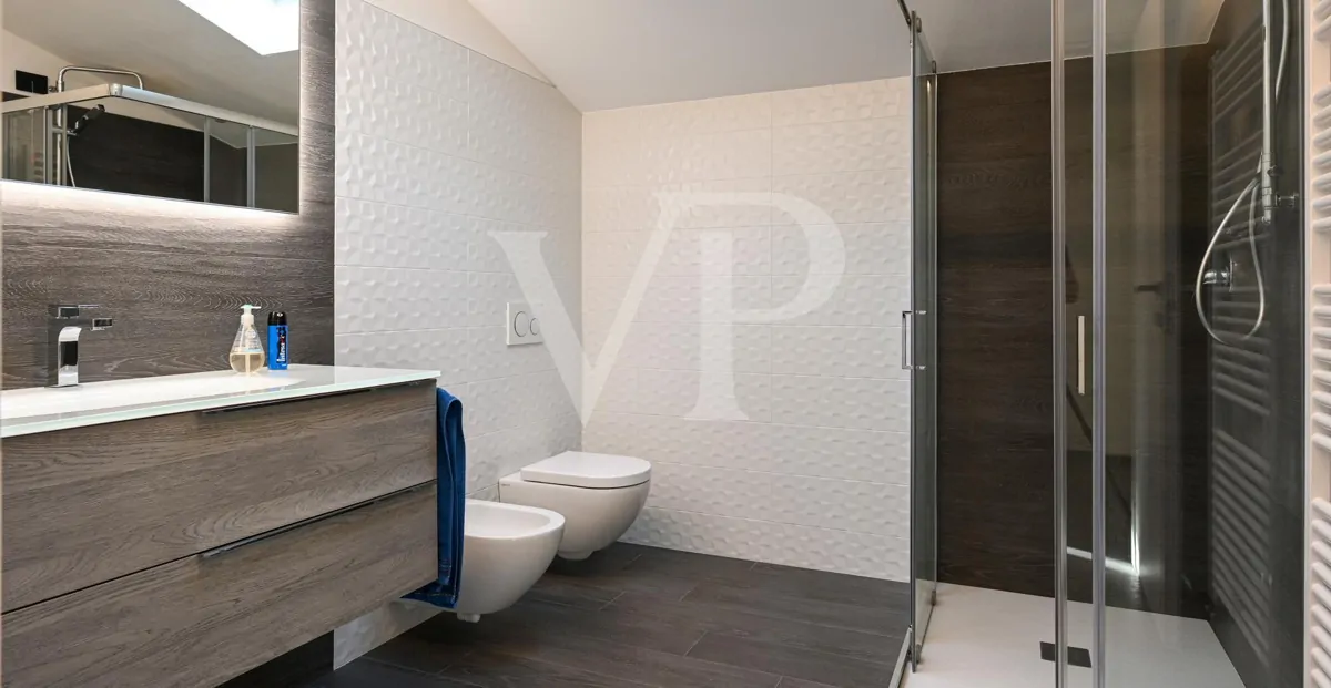 Exclusiva villa panorámica con 16 hectáreas de terreno en ladera