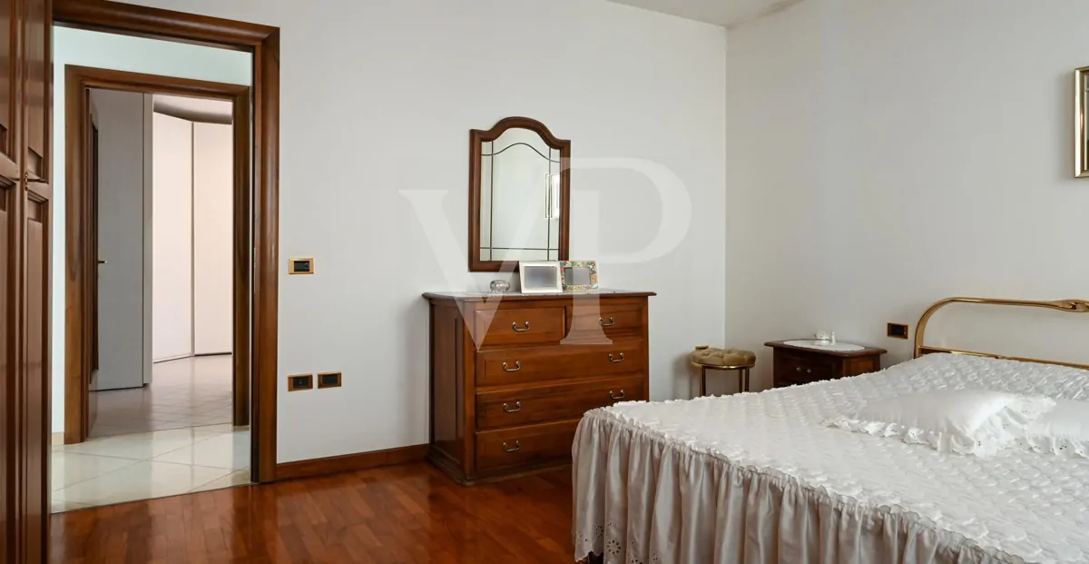 Exclusiva villa panorámica con 16 hectáreas de terreno en ladera