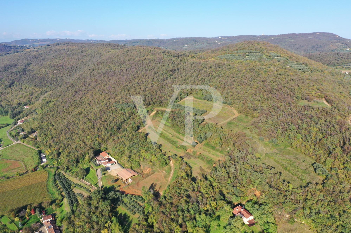 Villa panoramique exclusive avec 16 hectares de terrain à flanc de colline