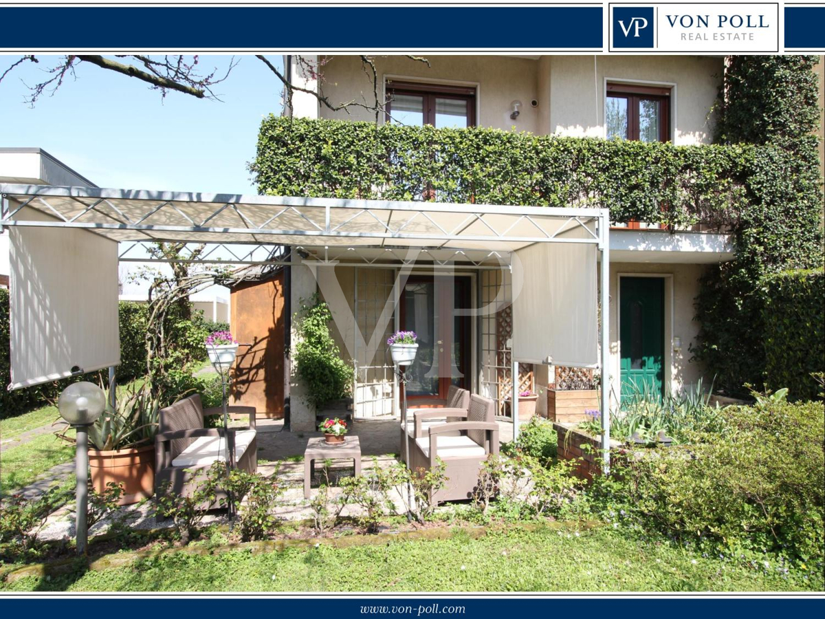 Villetta a schiera di testa con ampio giardino
