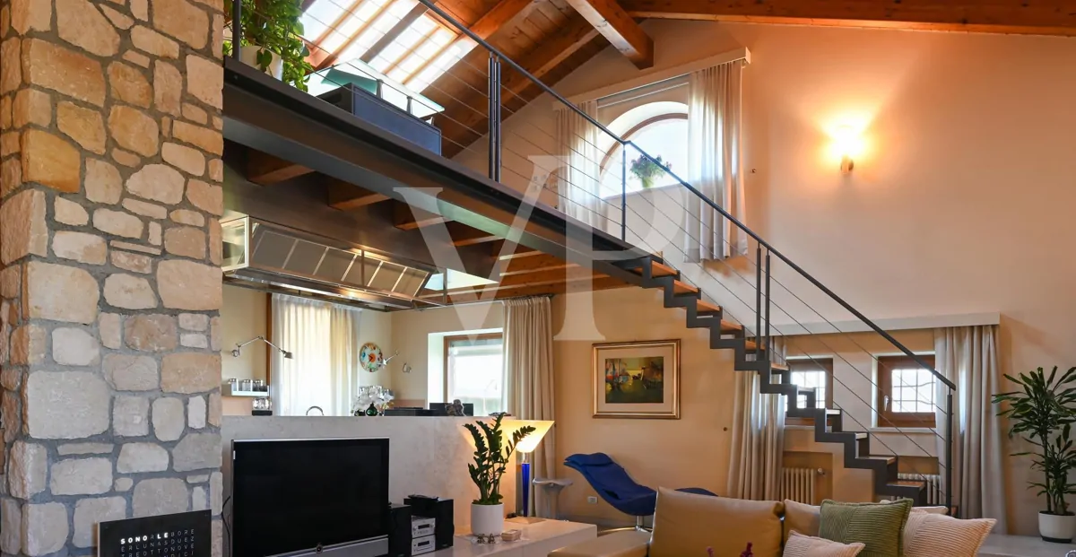 Exclusiva villa panorámica con piscina