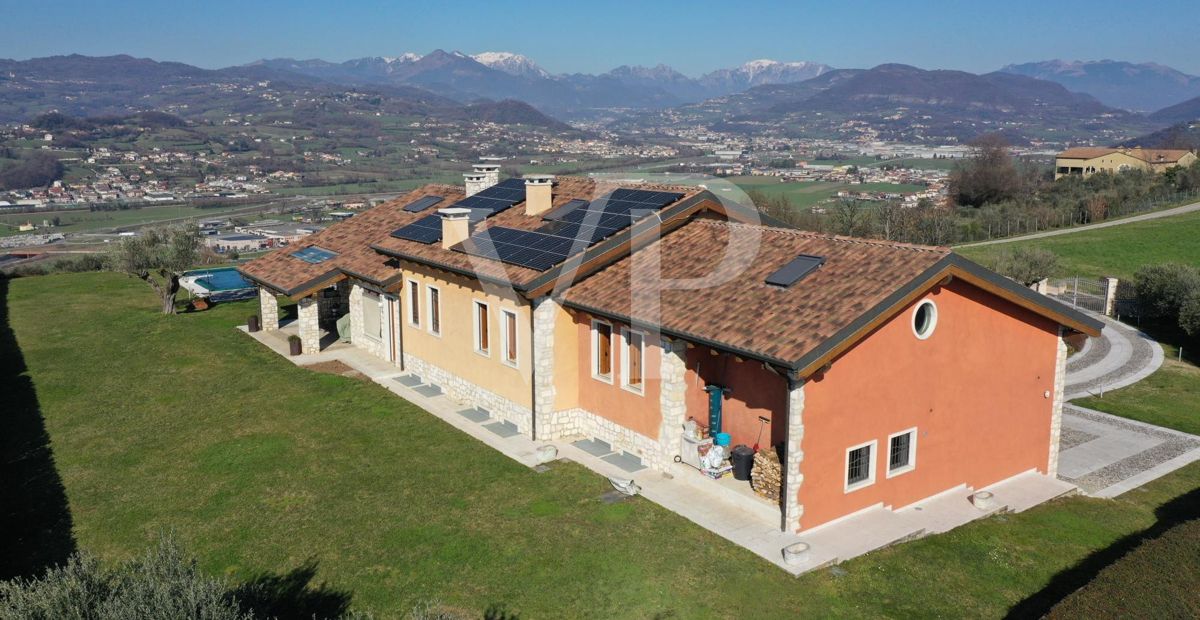 Esclusiva Villa panoramica con piscina