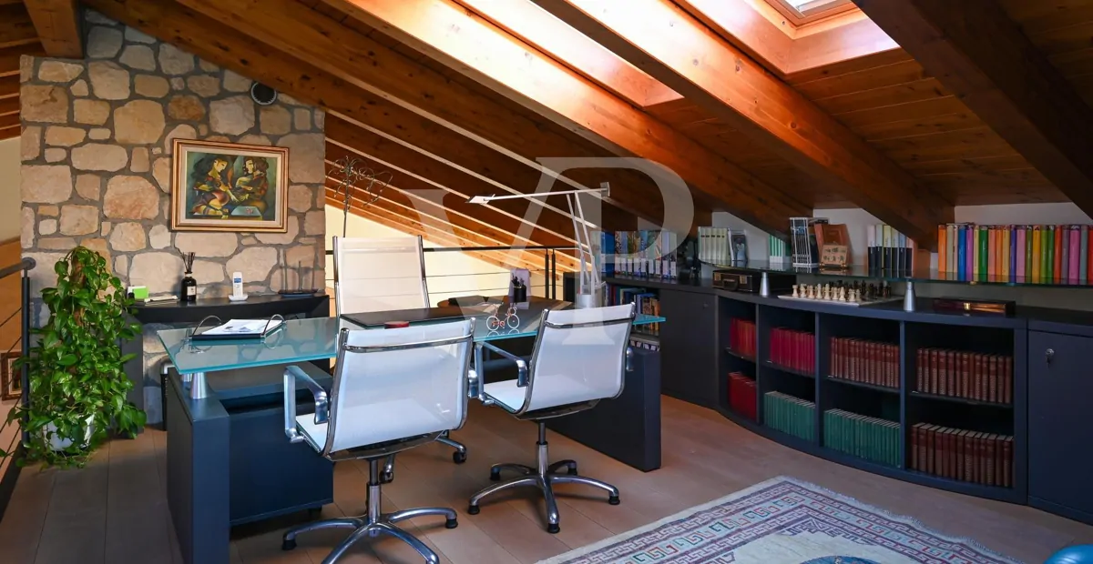 Exclusiva villa panorámica con piscina