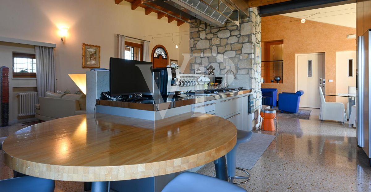 Esclusiva Villa panoramica con piscina