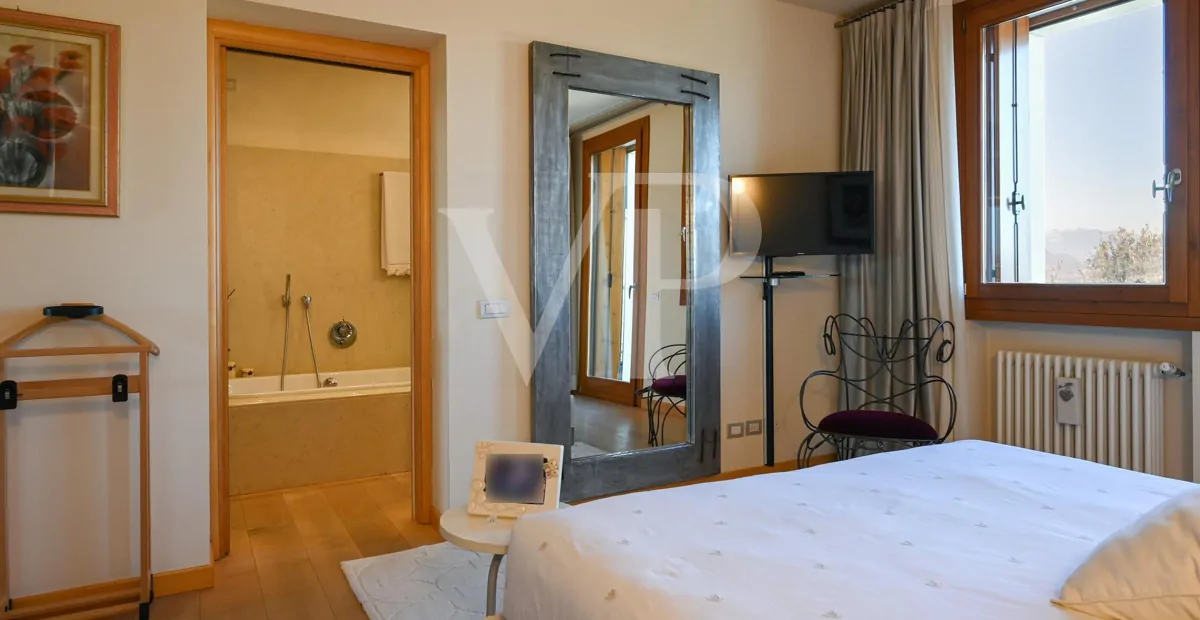 Exclusiva villa panorámica con piscina