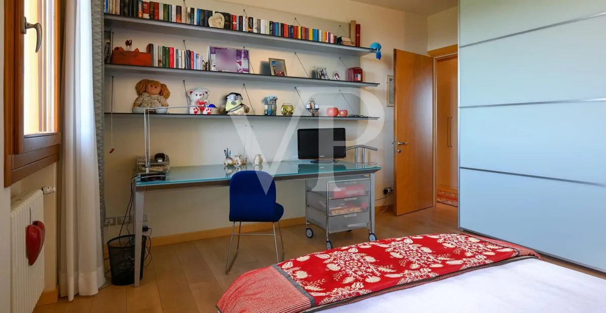 Exclusiva villa panorámica con piscina