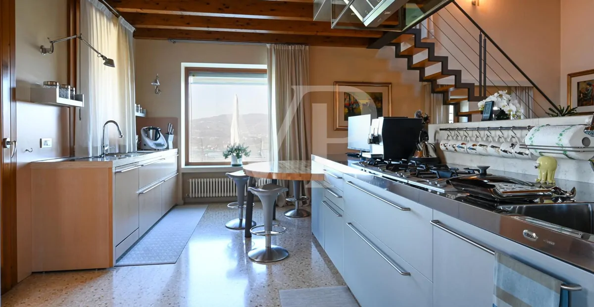 Exclusiva villa panorámica con piscina