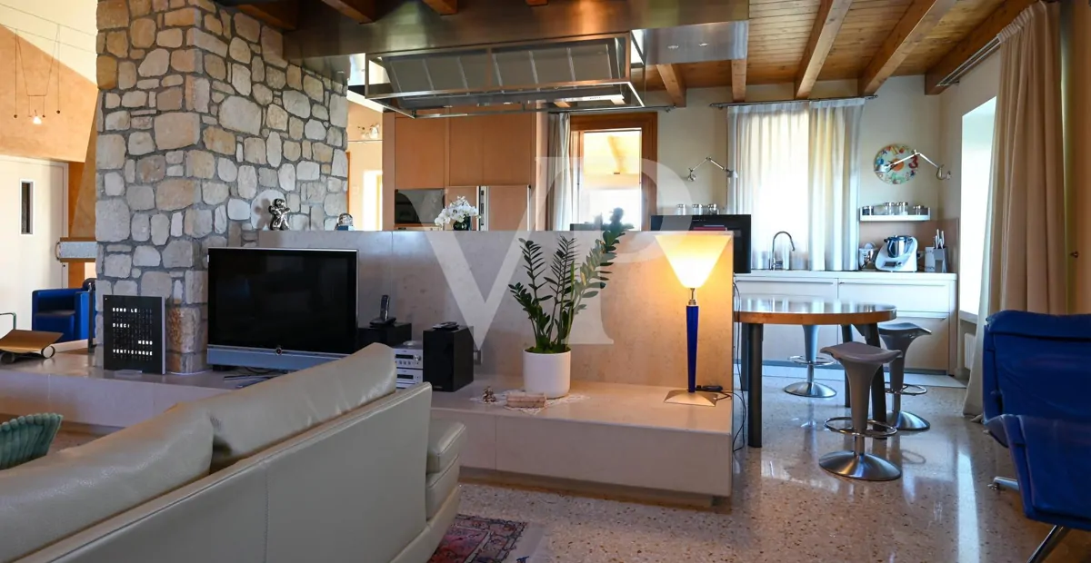 Exclusiva villa panorámica con piscina