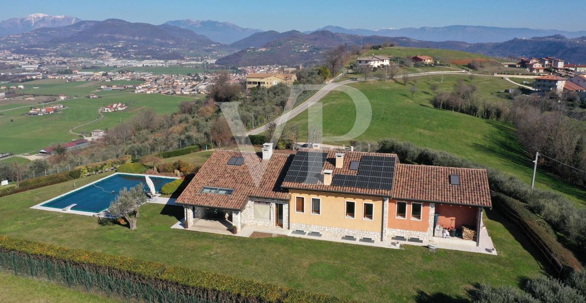 Esclusiva Villa panoramica con piscina