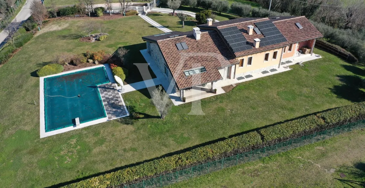 Exclusiva villa panorámica con piscina