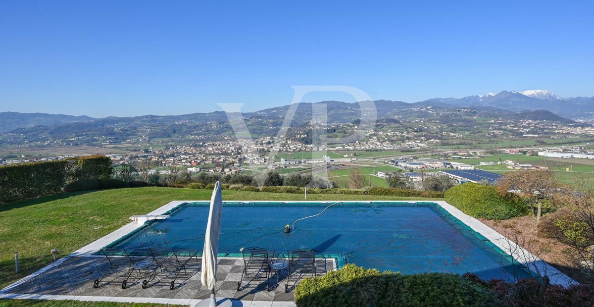 Esclusiva Villa panoramica con piscina