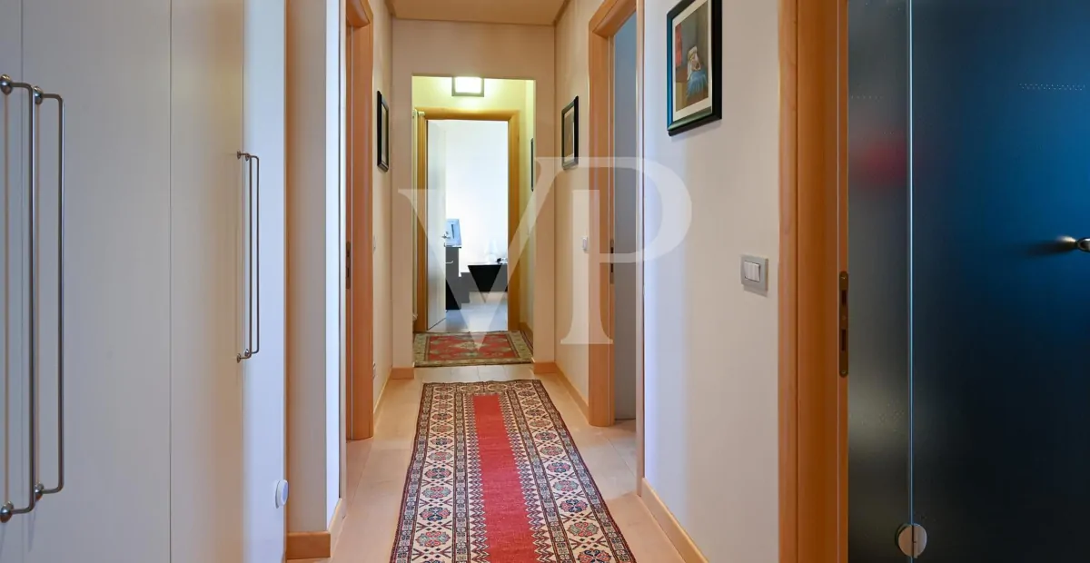 Exclusiva villa panorámica con piscina