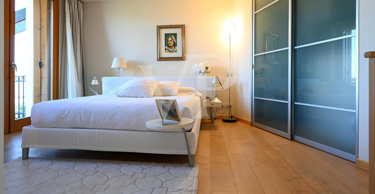 Exclusiva villa panorámica con piscina