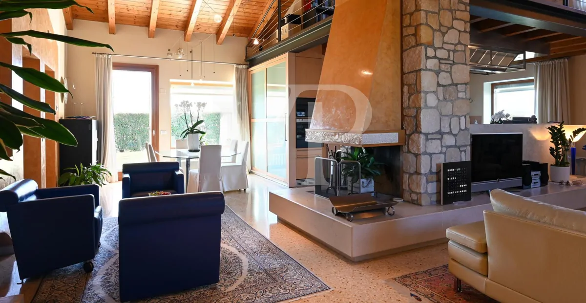 Exclusiva villa panorámica con piscina