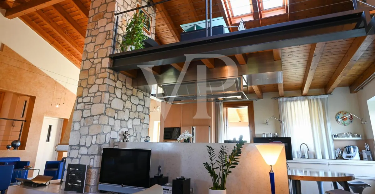 Exclusiva villa panorámica con piscina