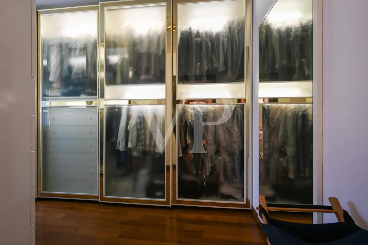 Residenza di prestigio con Piscina Coperta, SPA e Dépendance Privata