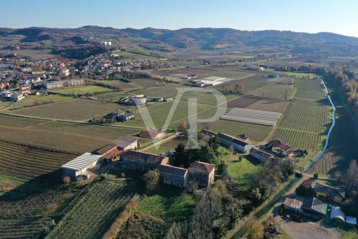 Historisches Bauernhaus mit großem Volumen und außergewöhnlichem Potenzial