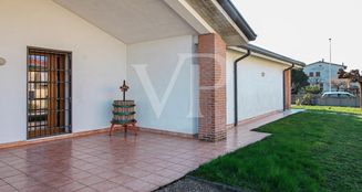 von_poll_real_estate_property_IT253551532_image_4