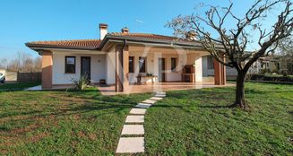 von_poll_real_estate_property_IT253551532_image_1