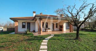 von_poll_real_estate_property_IT253551532_image_0