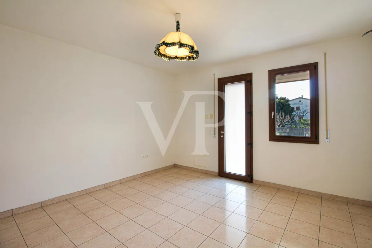 Detached Villa mit Garten