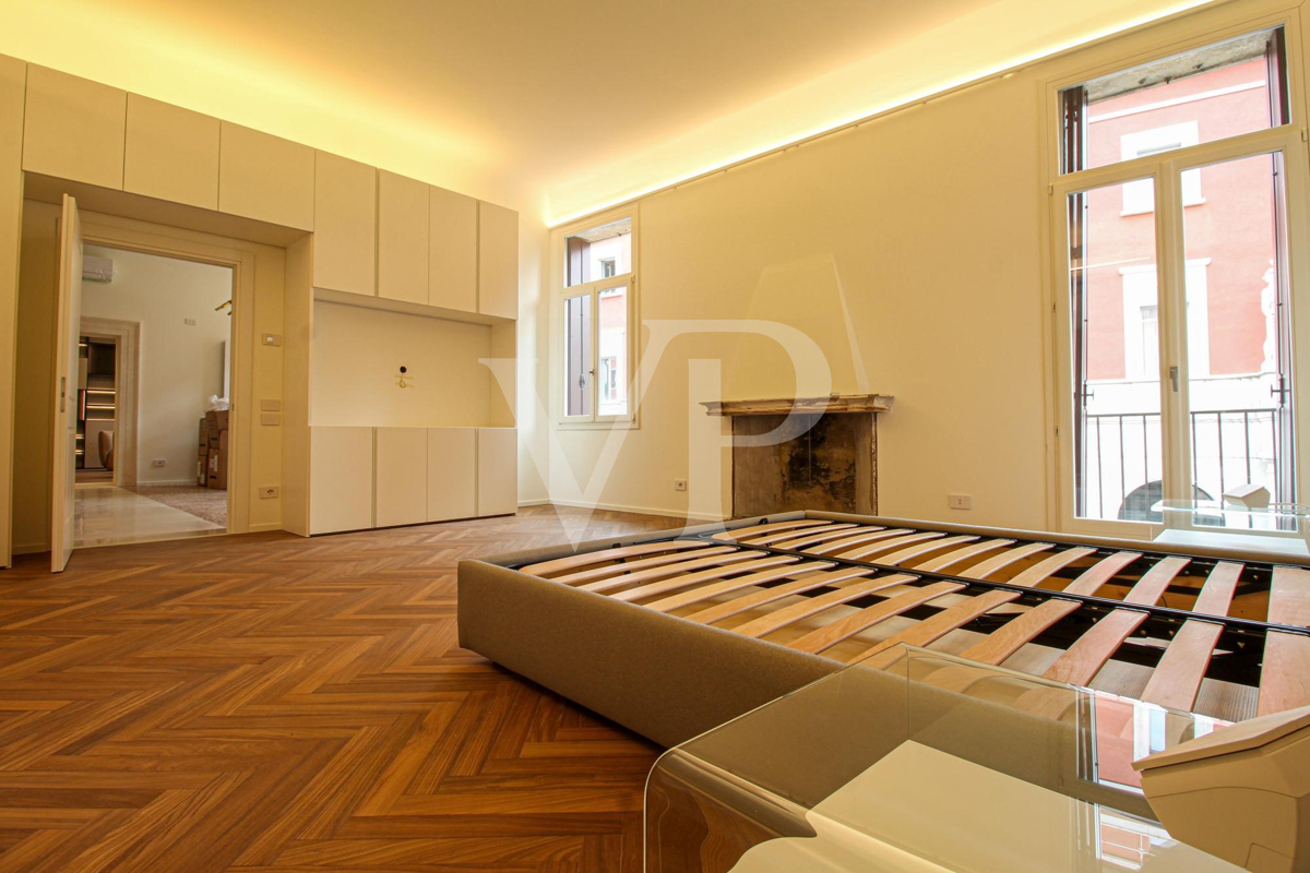 Timeless Elegance: Charming Residence between the Duomo and the Basilica Palladiana