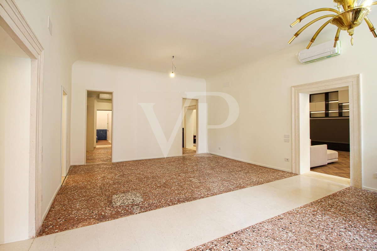 Timeless Elegance: Charming Residence between the Duomo and the Basilica Palladiana