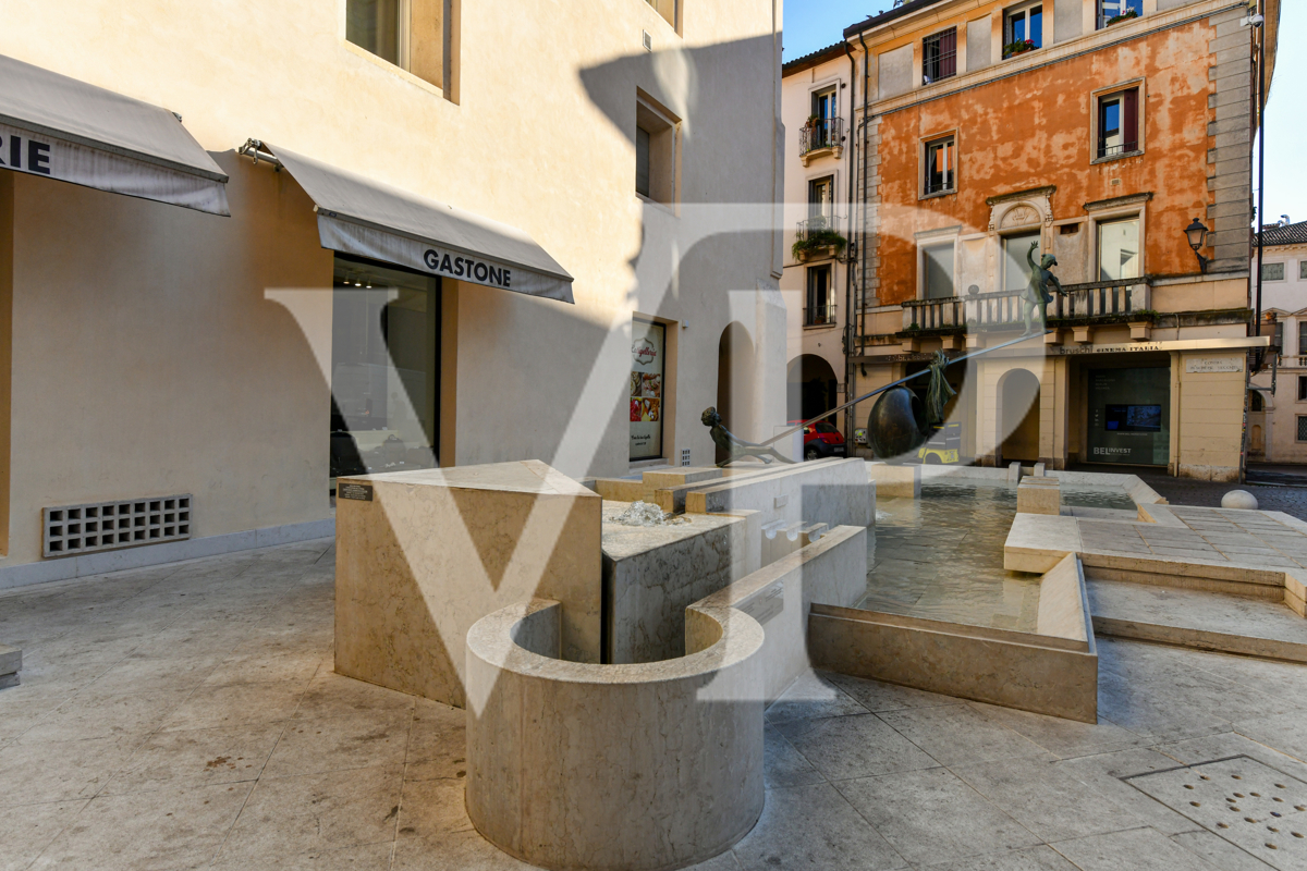 Timeless Elegance: Charming Residence between the Duomo and the Basilica Palladiana