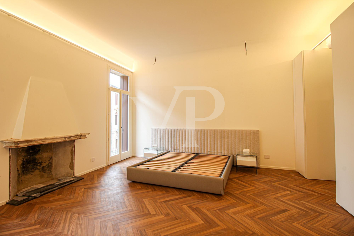 Timeless Elegance: Charming Residence between the Duomo and the Basilica Palladiana