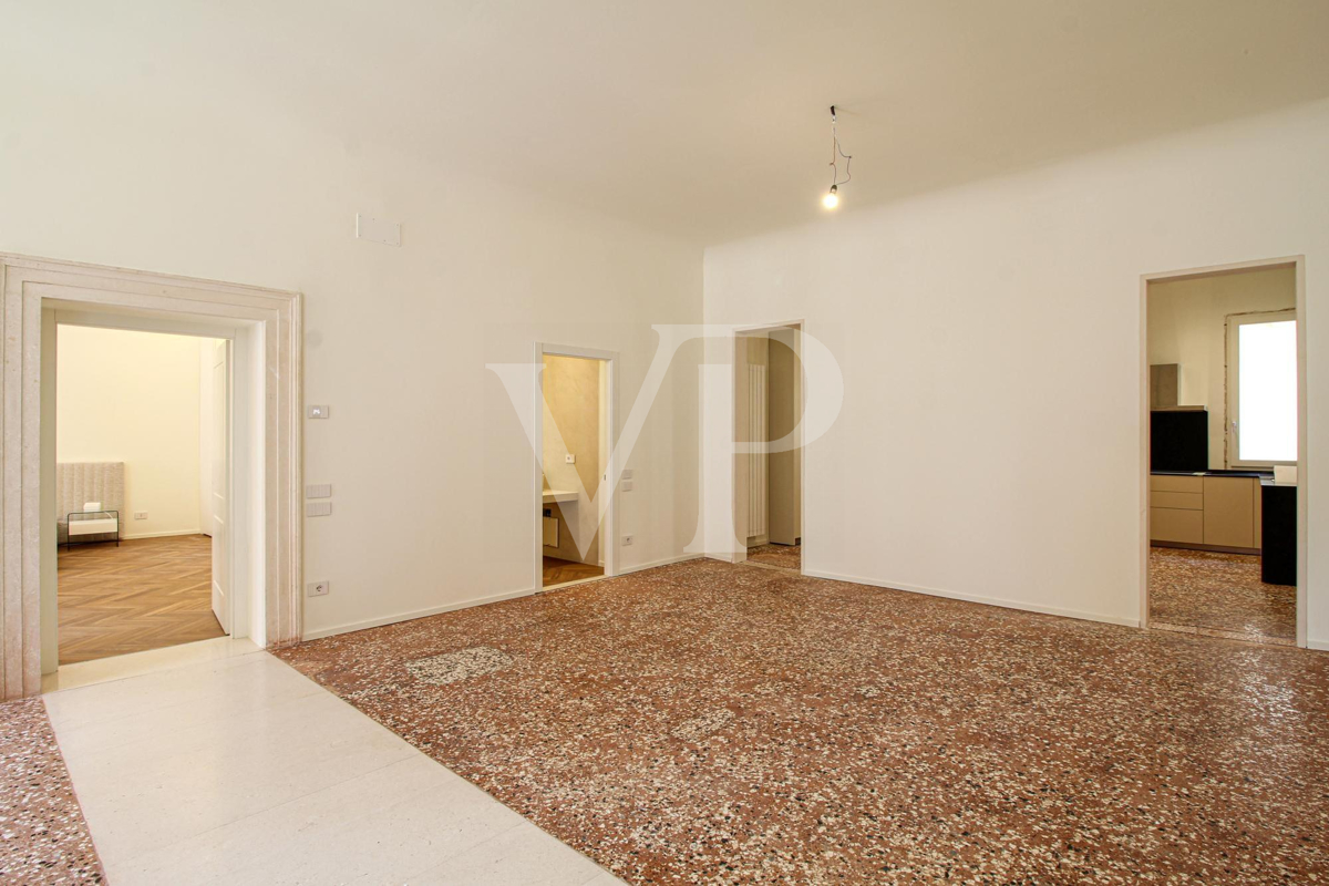 Timeless Elegance: Charming Residence between the Duomo and the Basilica Palladiana