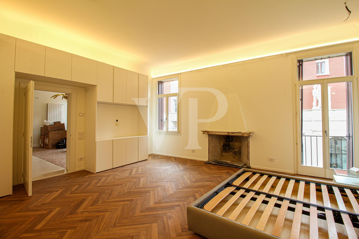 Timeless Elegance: Charming Residence between the Duomo and the Basilica Palladiana