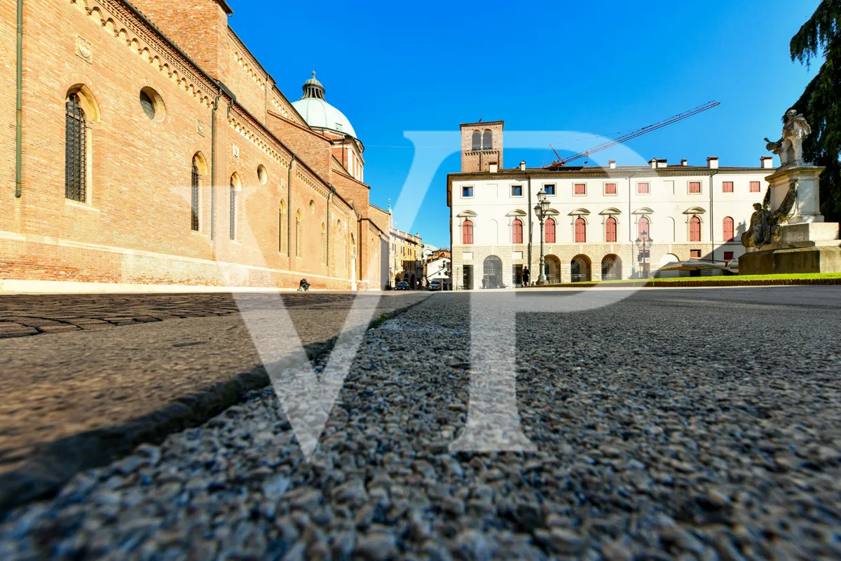 Eleganza Senza Tempo: Residenza di Charme tra il Duomo e la Basilica Palladiana