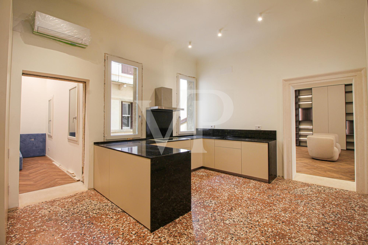 Timeless Elegance: Charming Residence between the Duomo and the Basilica Palladiana