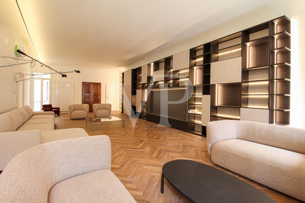 Timeless Elegance: Charming Residence between the Duomo and the Basilica Palladiana