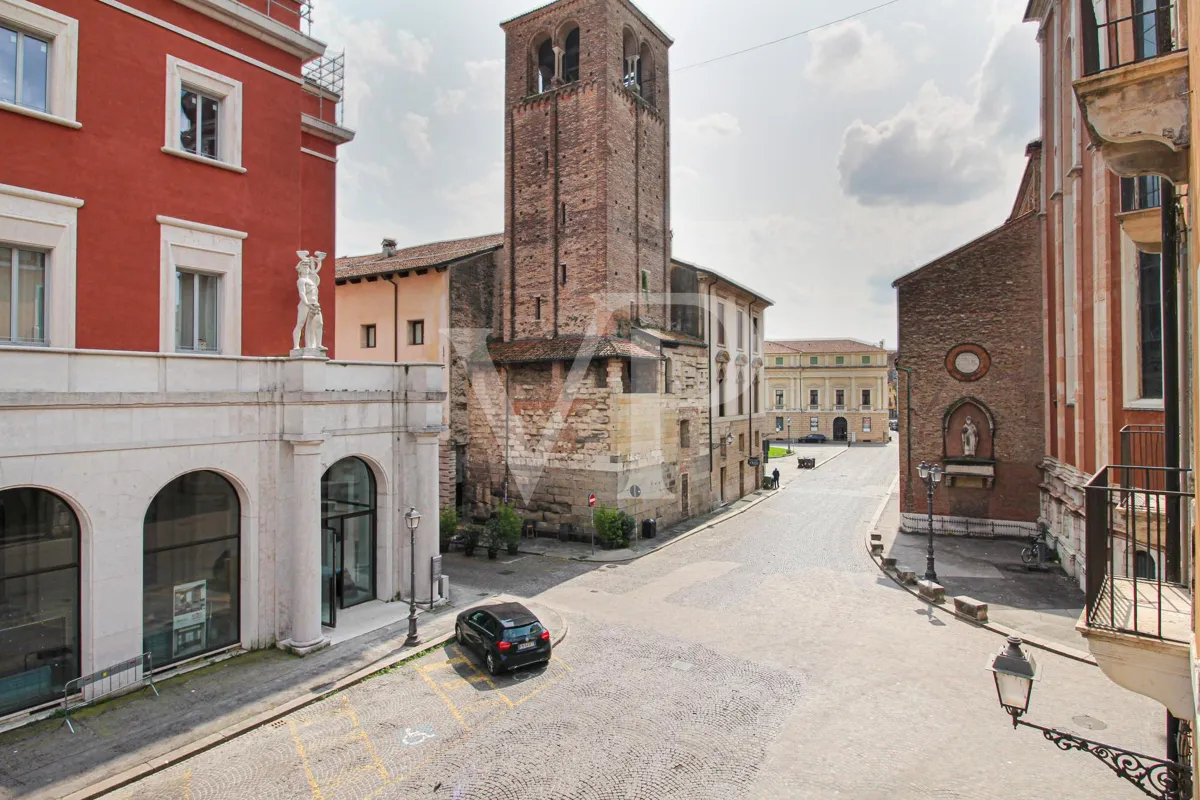 Eleganza Senza Tempo: Residenza di Charme tra il Duomo e la Basilica Palladiana