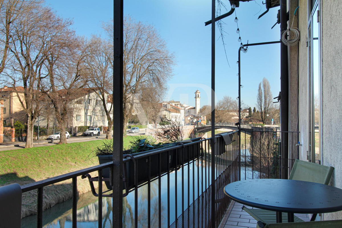 Zwei-Zimmer-Wohnung mit bezauberndem Flussblick - Stadtzentrum