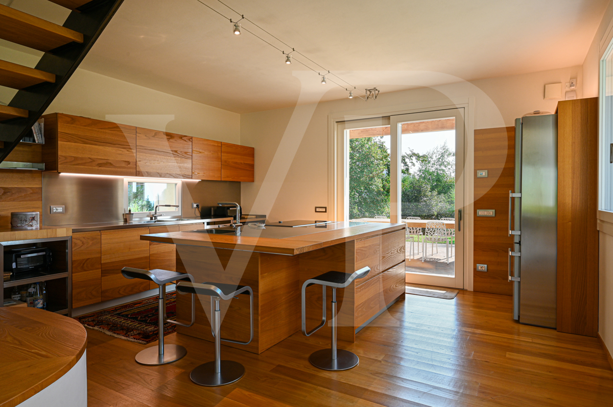 Villa contemporanea con vista panoramica sui colli vicentini