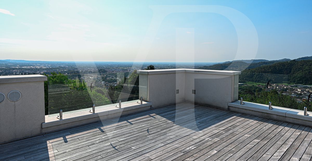 Moderne Villa mit Panoramablick auf die Hügel von Vicenza