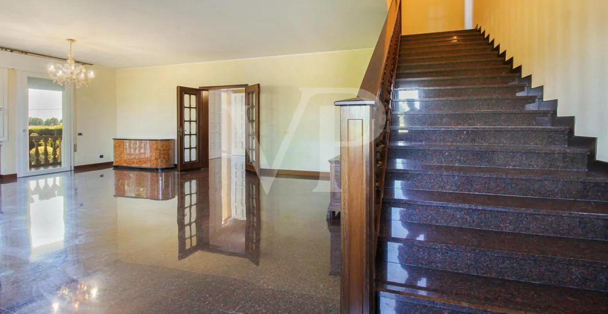 Freistehende Villa mit viel Platz für die Familie