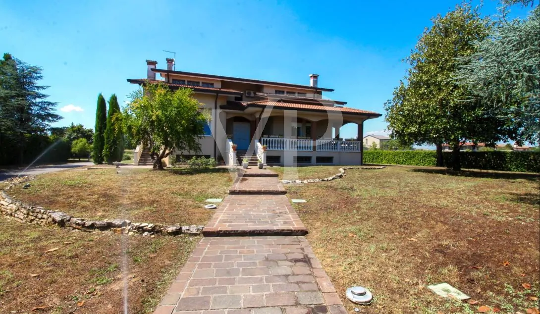 Freistehende Villa mit viel Platz für die Familie