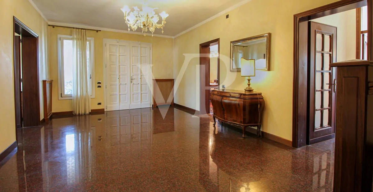 Freistehende Villa mit viel Platz für die Familie