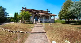 von_poll_real_estate_property_IT253551595_image_1