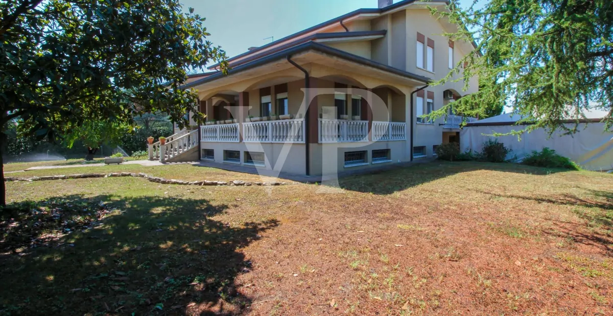 Freistehende Villa mit viel Platz für die Familie