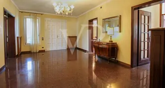 von_poll_real_estate_property_IT253551595_image_9