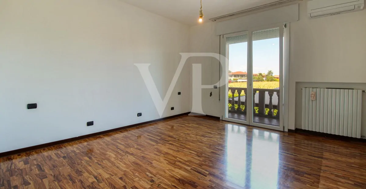 Freistehende Villa mit viel Platz für die Familie