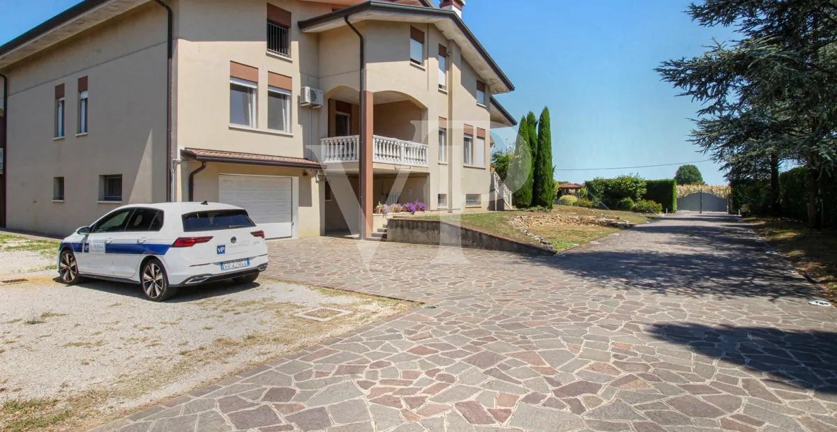 Freistehende Villa mit viel Platz für die Familie