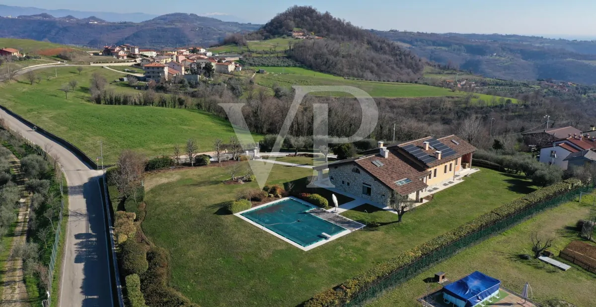 Esclusiva Villa panoramica con piscina