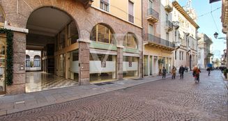 von_poll_real_estate_property_IT243551312_2_image_0
